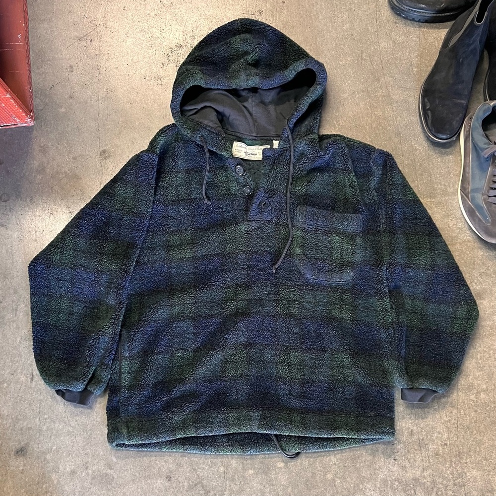 Vintage GAP 90s Green and blue plaid fleece hoodie.  Made In the USA
Mens Small